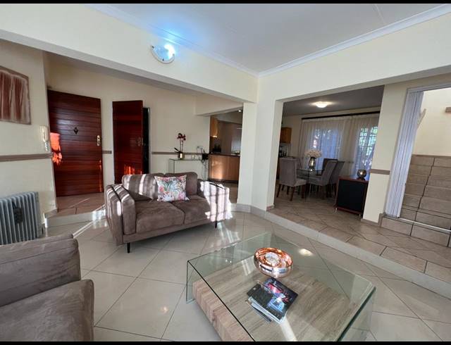 3 BEDROOM SECTIONAL TITLE TO LET IN STERREWAG